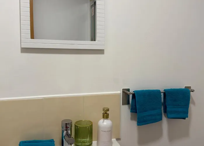 Zelena Luxurious Apartment, Private Parking, Fast Wi-fi, Self Check-in Anytime Perfect For Late Arrivals, 5 Minutes To Old Trafford Stadium