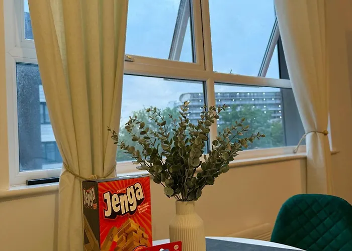 Zelena Luxurious Apartment, Private Parking, Fast Wi-fi, Self Check-in Anytime Perfect For Late Arrivals, 5 Minutes To Old Trafford Stadium Apartamento Mánchester