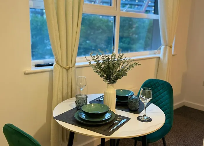 Zelena Luxurious Apartment, Private Parking, Fast Wi-fi, Self Check-in Anytime Perfect For Late Arrivals, 5 Minutes To Old Trafford Stadium Lejlighed Manchester