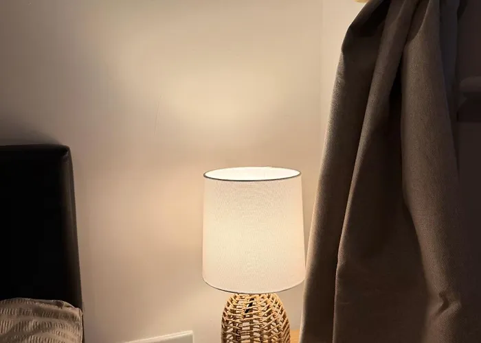 Zelena Luxurious Apartment, Private Parking, Fast Wi-fi, Self Check-in Anytime Perfect For Late Arrivals, 5 Minutes To Old Trafford Stadium Lejlighed *