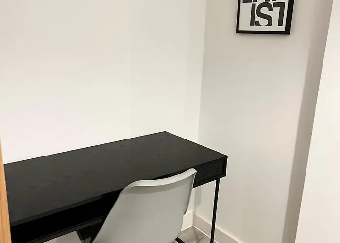 Apartment Perfect For Long Manchester