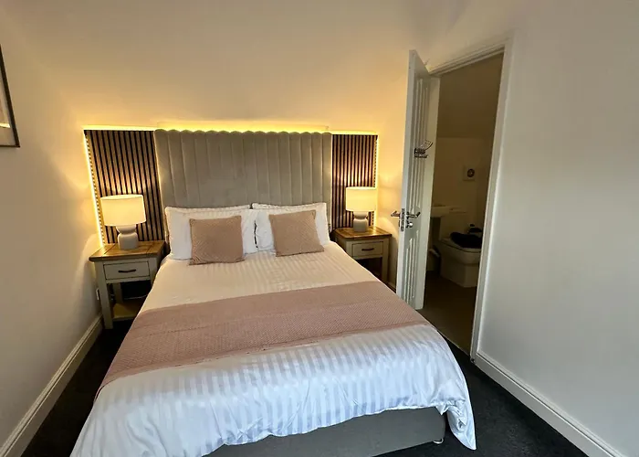 アパート Stylish 4br Townhouse On Stretford Marina - Waterside In M32 *