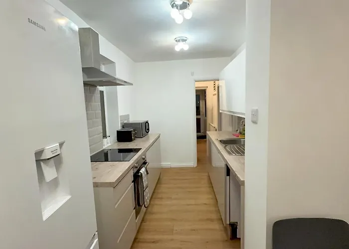 Contractor Stays, Fast Wifi, Free Parking, Work *