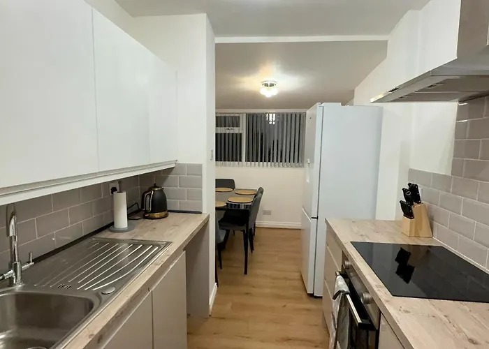 Contractor Stays, Fast Wifi, Free Parking, Work *