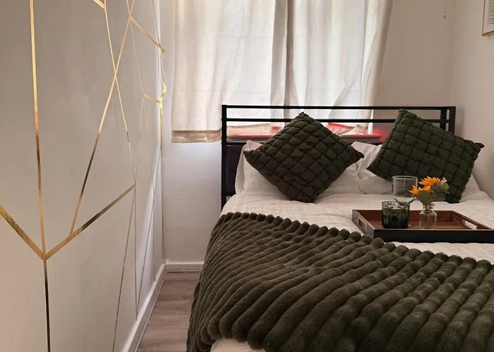 Flat In - Dudleys Dove Manchester