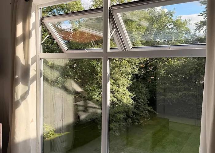 Flat In - Dudleys Dove