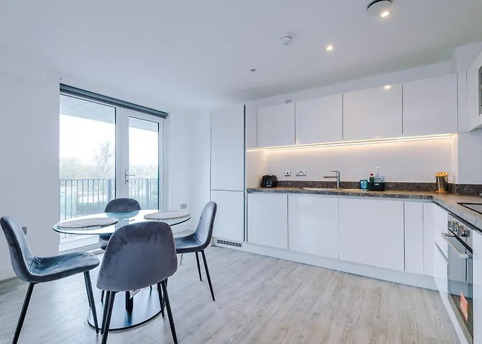 Monthlyescape Family Leisure Wifi Sleeps4 شقة *