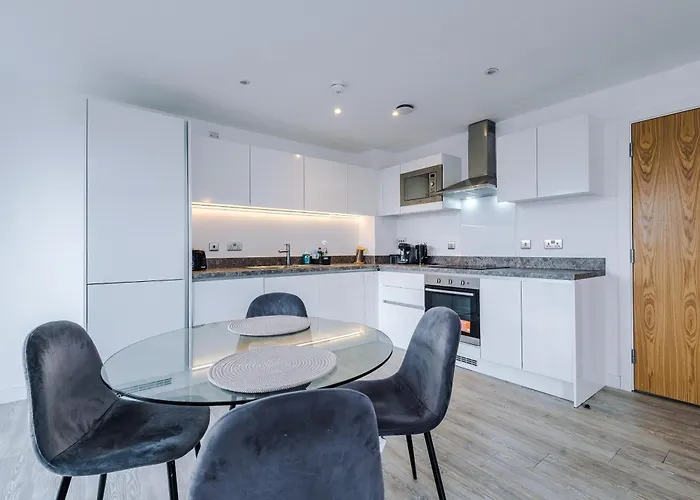 Monthlyescape Family Leisure Wifi Sleeps4 Manchester