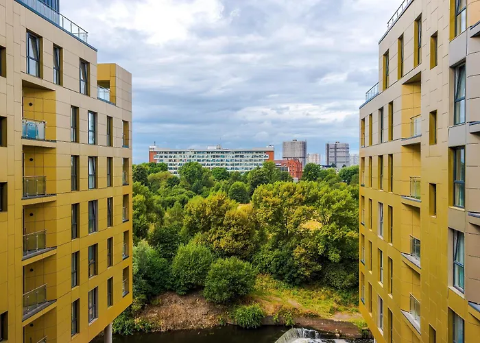 아파트 Charming Salford, Staycation, Wifi, Sleeps 5