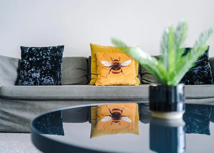 Charming Salford, Staycation, Wifi, Sleeps 5 맨체스터