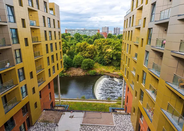 Charming Salford, Staycation, Wifi, Sleeps 5 Manchester