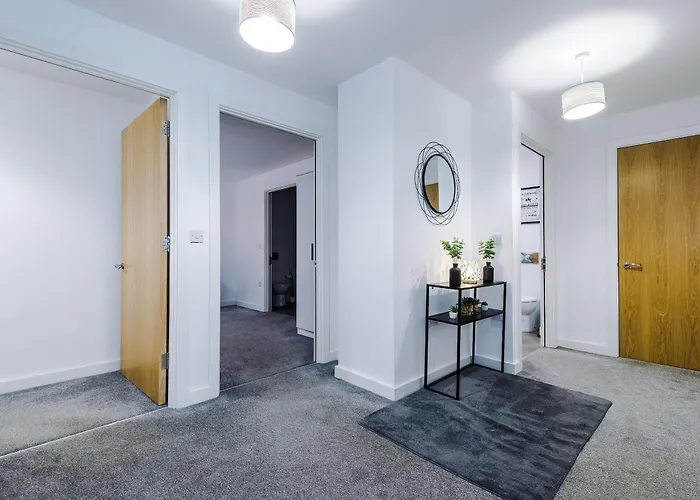 Charming Salford, Staycation, Wifi, Sleeps 5 아파트