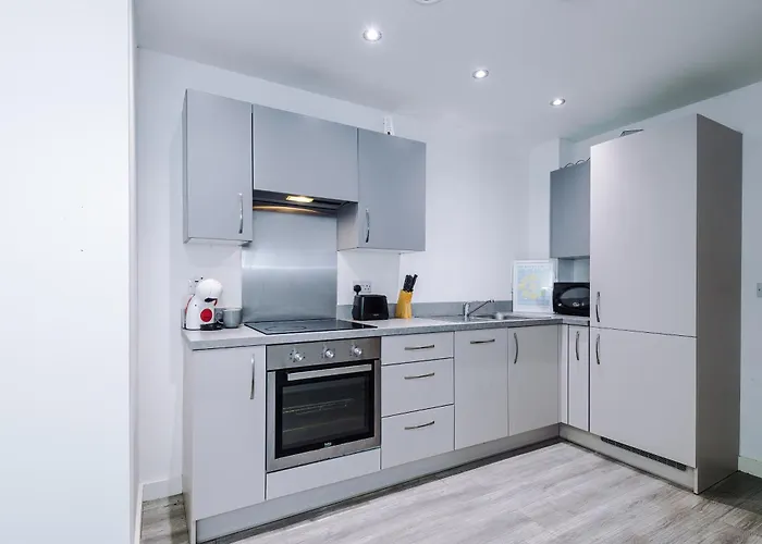 Charming Salford, Staycation, Wifi, Sleeps 5 * Manchester