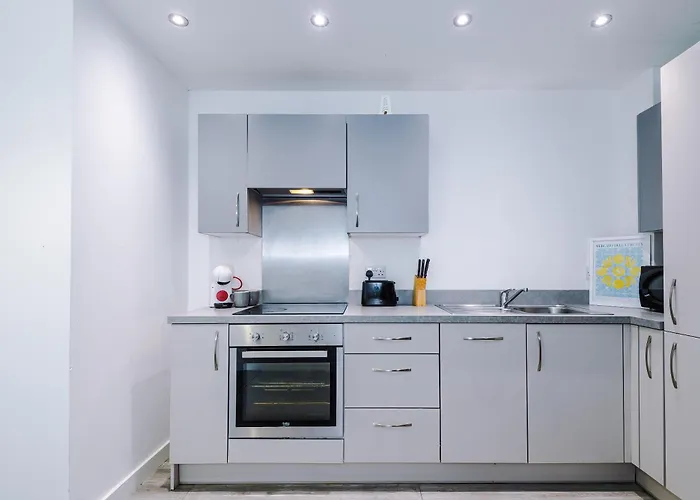 Apartman Charming Salford, Staycation, Wifi, Sleeps 5 *