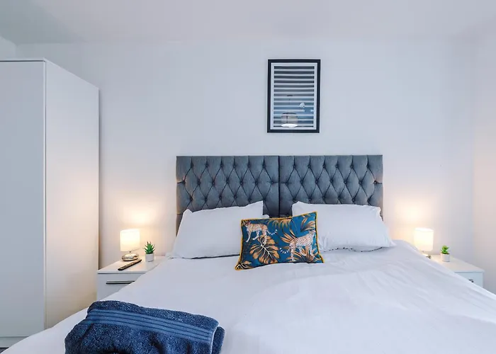 Charming Salford, Staycation, Wifi, Sleeps 5 * Manchester