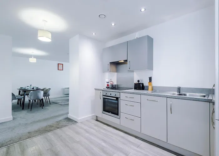 Charming Salford, Staycation, Wifi, Sleeps 5