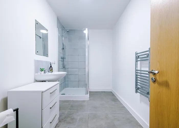 Apartman Charming Salford, Staycation, Wifi, Sleeps 5 *