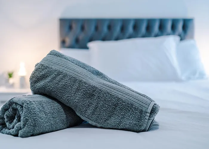 아파트 Charming Salford, Staycation, Wifi, Sleeps 5 *