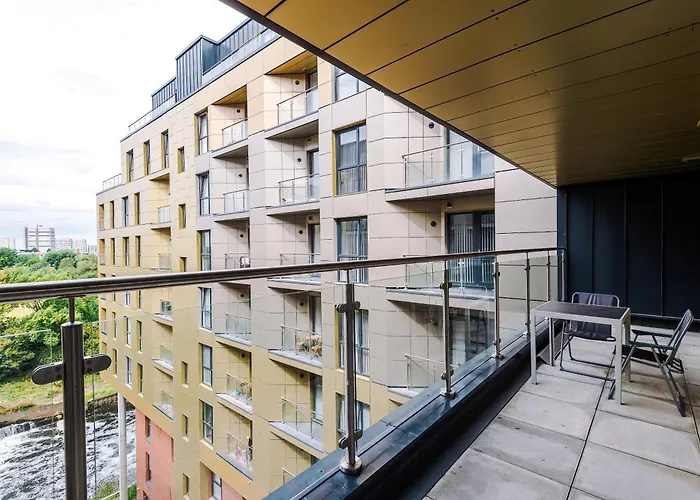 Lejlighed Charming Salford, Staycation, Wifi, Sleeps 5 *