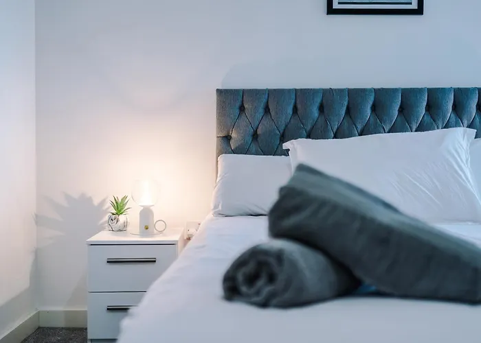 Charming Salford, Staycation, Wifi, Sleeps 5 Manchester