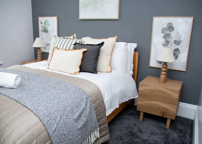 Sleeps 14 The Old Trafford Family Zen By Genesis Living Сasa de vacaciones