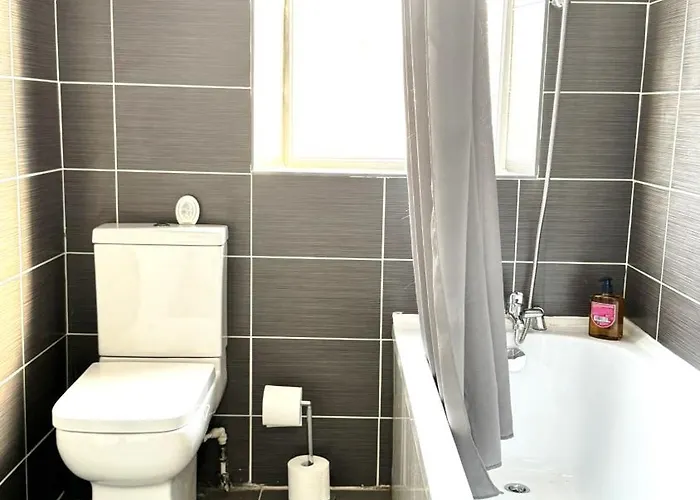 Stylish 3 Bedroom House 60 - Free Parking * Manchester