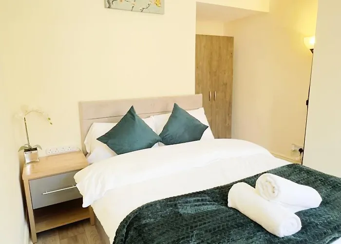 Entire 3 Bedroom House, Salford 60 Vakantiehuis Manchester