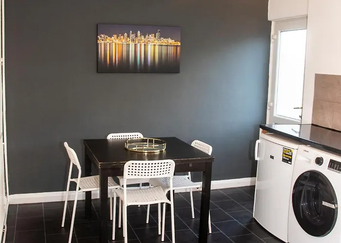 Comfortable 3 Bed House *