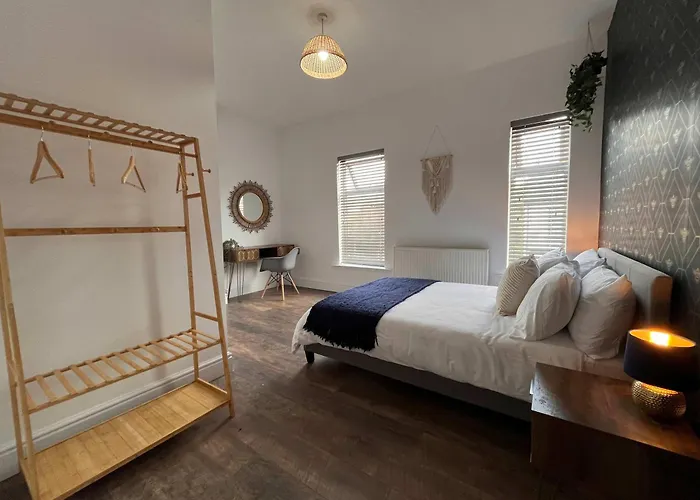 Spacious Victorian 5bedroom 5bathroom W Free Parking Hébergement de vacances *