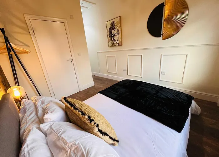 Spacious Victorian 5bedroom 5bathroom W Free Parking Manchester