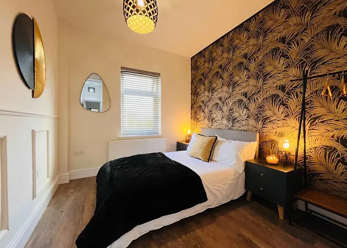 Spacious Victorian 5bedroom 5bathroom W Free Parking