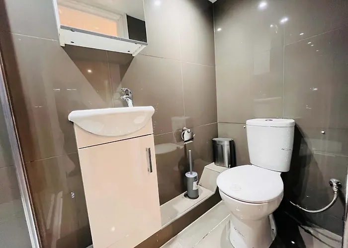 Spacious Victorian 5bedroom 5bathroom W Free Parking Nyaraló