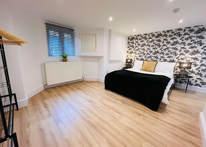 Spacious Victorian 5bedroom 5bathroom W Free Parking Manchester