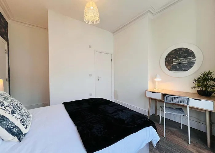 Spacious Victorian 5bedroom 5bathroom W Free Parking * Μάντσεστερ