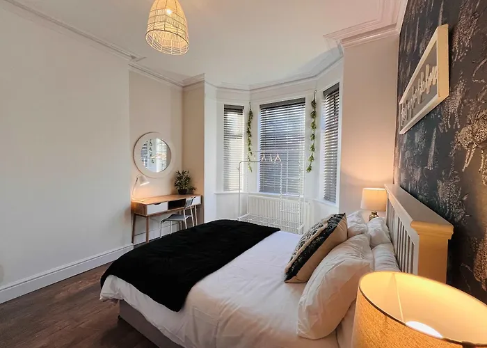 Spacious Victorian 5bedroom 5bathroom W Free Parking Σπίτι διακοπών *