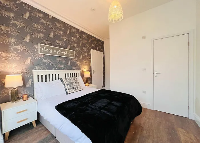 Spacious Victorian 5bedroom 5bathroom W Free Parking Manchester