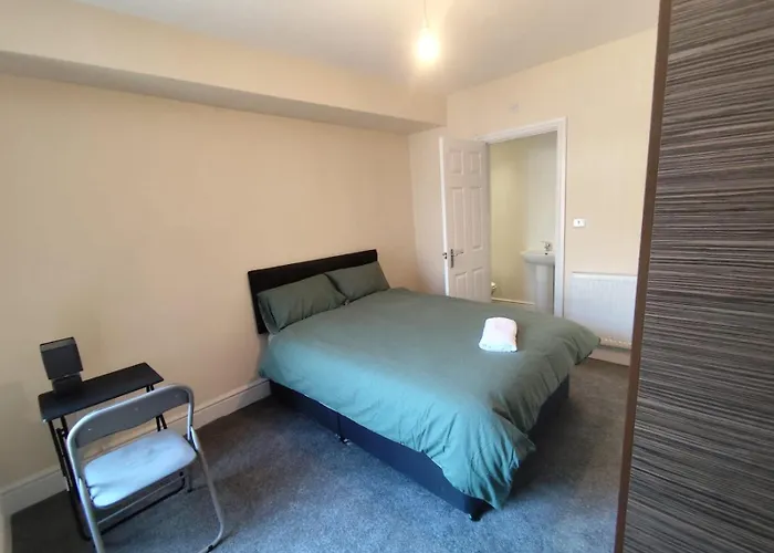 En-suite Double-bedroom In The Heart Of Salford Cr3 Perfect For Short 招待所 曼彻斯特