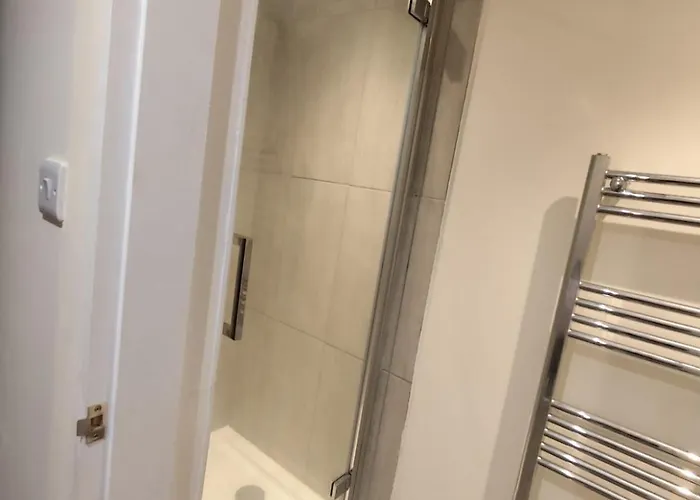 En-suite Double-bedroom In The Heart Of Salford Cr2 Perfect For Short 게스트하우스 *