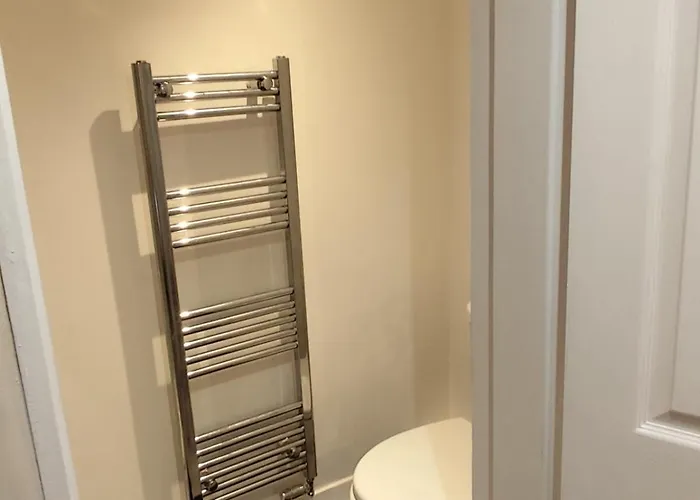 En-suite Double-bedroom In The Heart Of Salford Cr2 Perfect For Short * 맨체스터