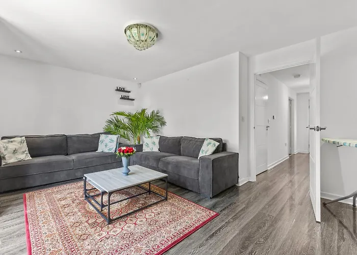 New Large Townhouse 3 Bedrooms 4 Beds And Parking * 맨체스터