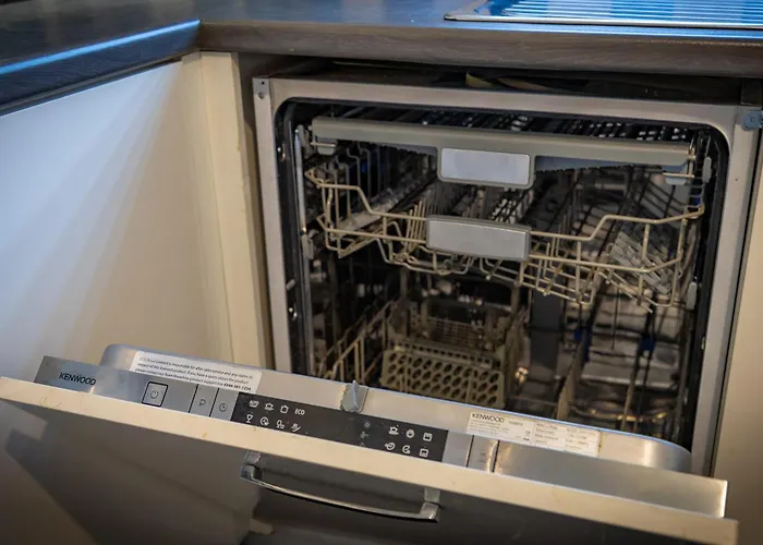 New Large Townhouse 3 Bedrooms 4 Beds And Parking * 맨체스터