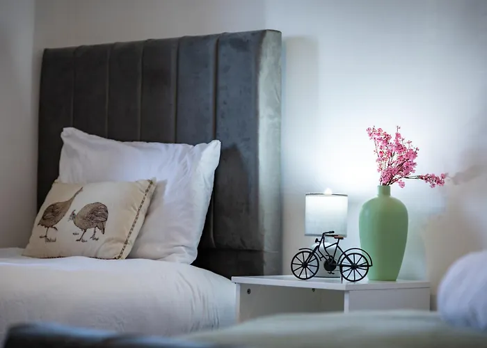 Hébergement de vacances New Large Townhouse 3 Bedrooms 4 Beds And Parking