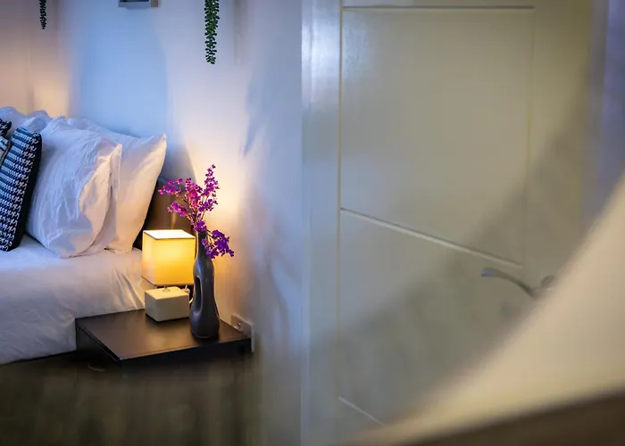 New Large Townhouse 3 Bedrooms 4 Beds And Parking 펜션 *