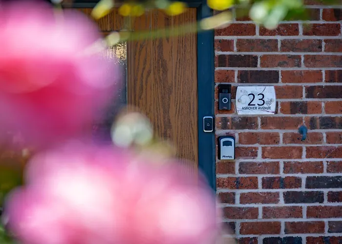 New Large Townhouse 3 Bedrooms 4 Beds And Parking * 맨체스터