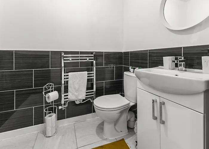 New Large Townhouse 3 Bedrooms 4 Beds And Parking Prázdninový dům