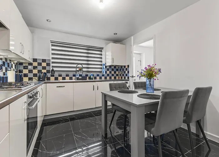 펜션 New Large Townhouse 3 Bedrooms 4 Beds And Parking *