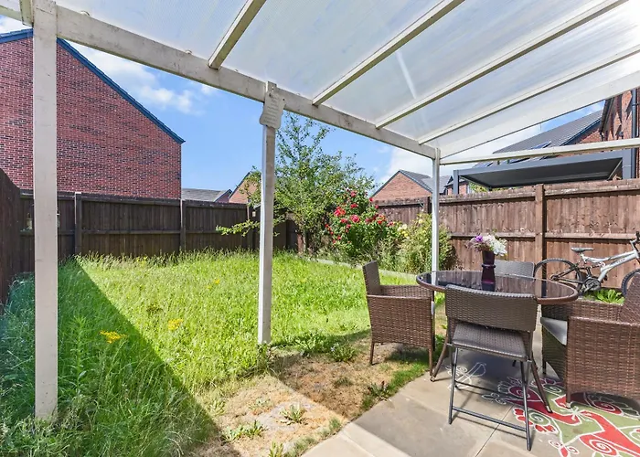 New Large Townhouse 3 Bedrooms 4 Beds And Parking * Manchester