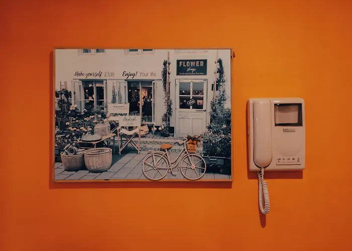 Gem With Stylish 2br Retreat And Free Carpark *