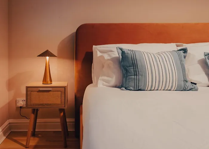 Gem With Stylish 2br Retreat And Free Carpark 아파트 맨체스터