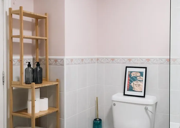 Gem With Stylish 2br Retreat And Free Carpark Daire *